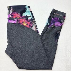 Calia By Carrie Underwood Cropped Capri Leggings Gray Floral Sheer Reveal Size S